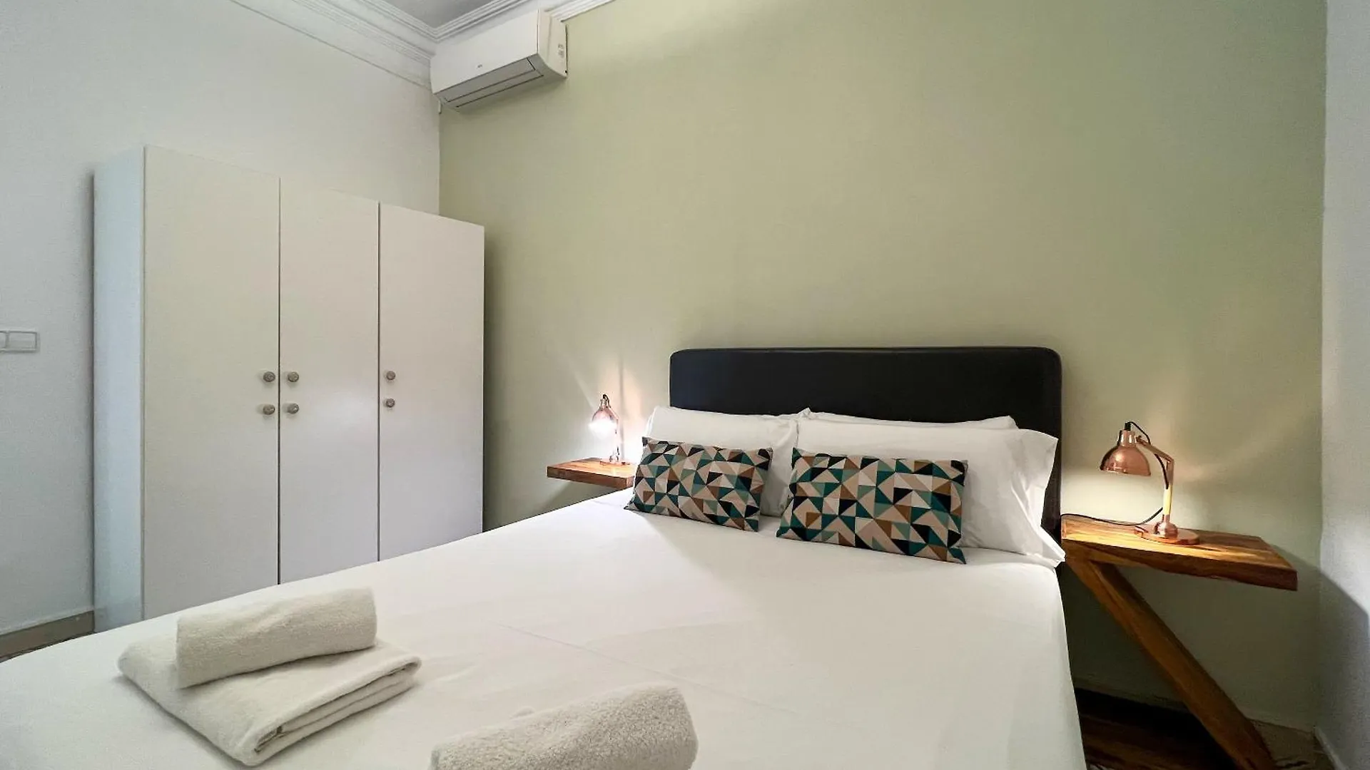 Stay U-Nique Apartments Comte Urgell Барселона